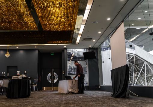 Picture of 6ft Screen & 3700 Lumen HDMI Projector